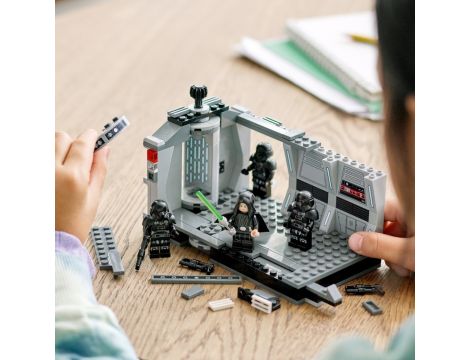 Klocki LEGO Star Wars Atak Mrocznych Szturmowców 75324 - 8