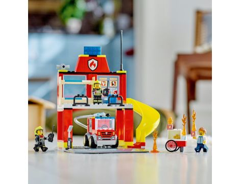 Klocki LEGO City Remiza Strażacka I Wóz Strażacki 60375 - 11