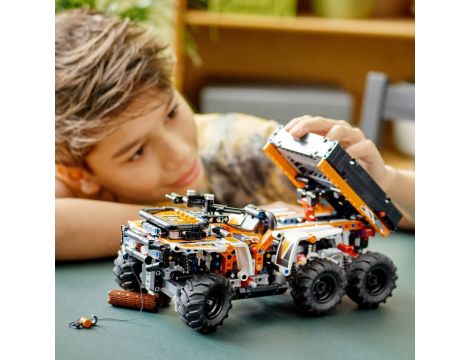 Klocki LEGO Technic Pojazd terenowy 42139 - 3